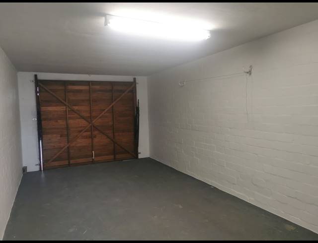 2 BEDROOM FLAT TO LET IN DWARSKERSBOS